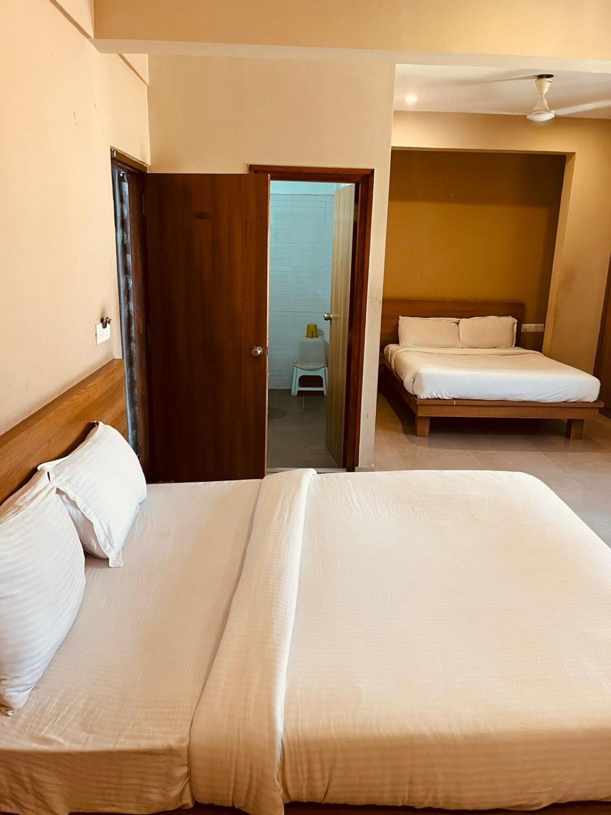 Samasth Rooms And Suits Майсур Экстерьер фото