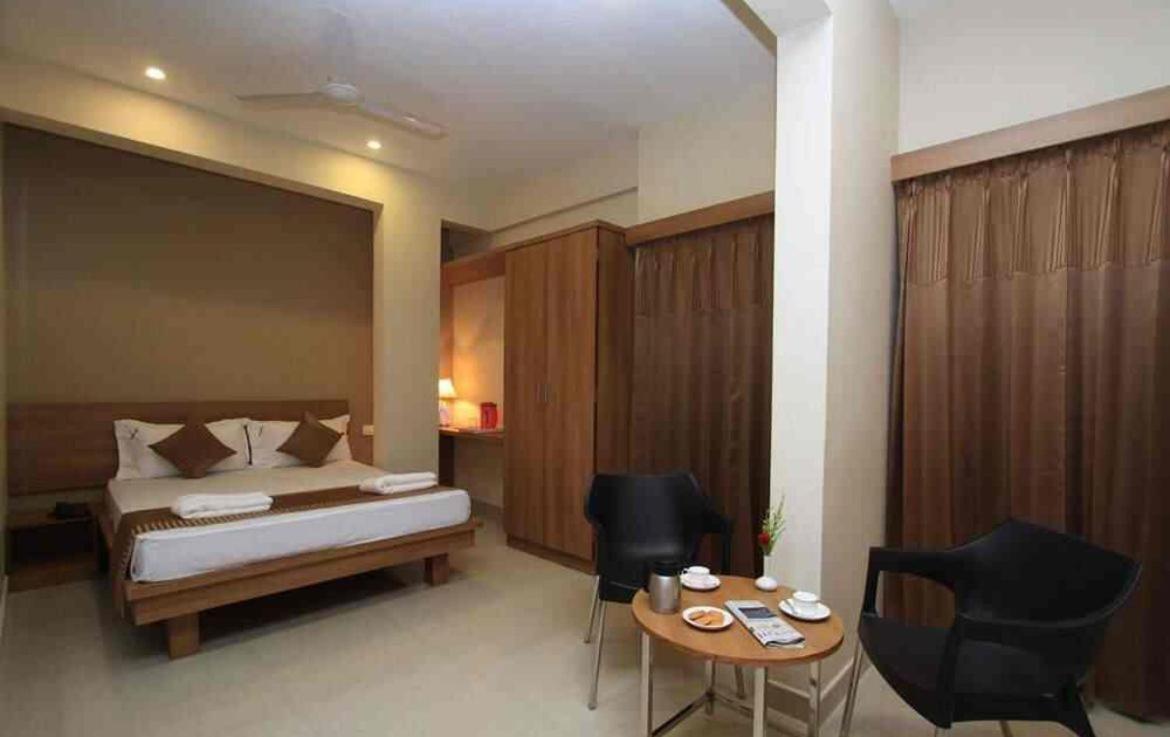 Samasth Rooms And Suits Майсур Экстерьер фото